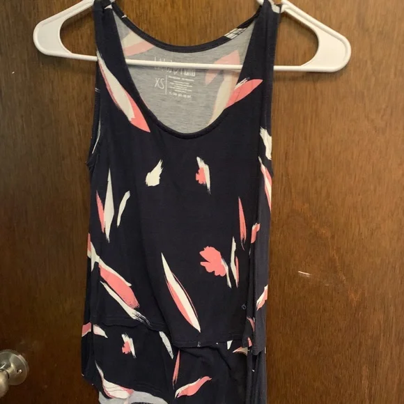 Latched Mama set of 5 Nursing Tanks - Picture 4 of 5